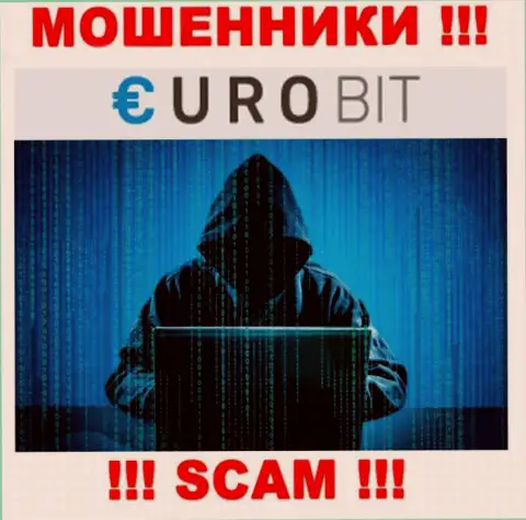 Сведений о лицах, которые управляют EuroBit в сети интернет отыскать не получилось